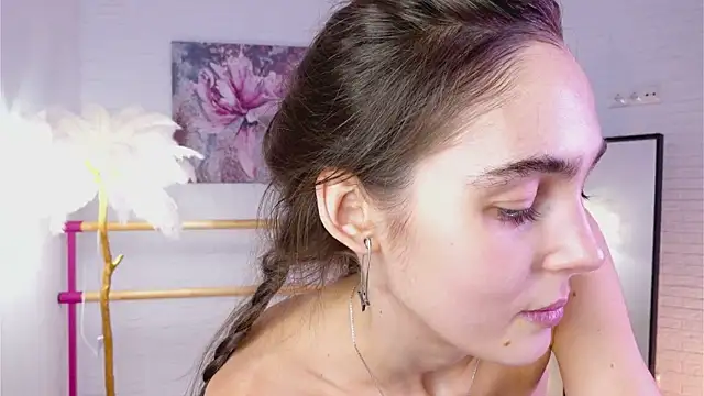 lylylovesyou online show from February 25, 10:04 am