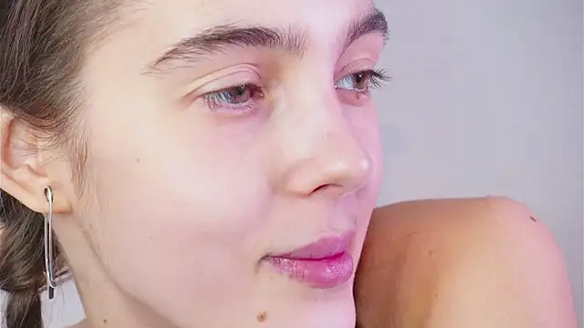 lylylovesyou online show from March 1, 6:03 am