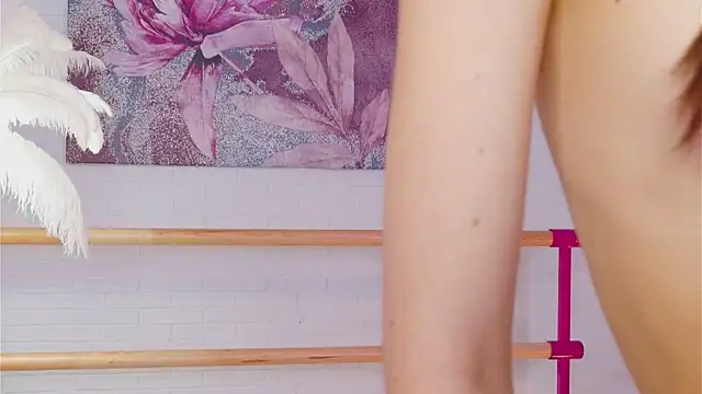 lylylovesyou online show from March 1, 9:07 am