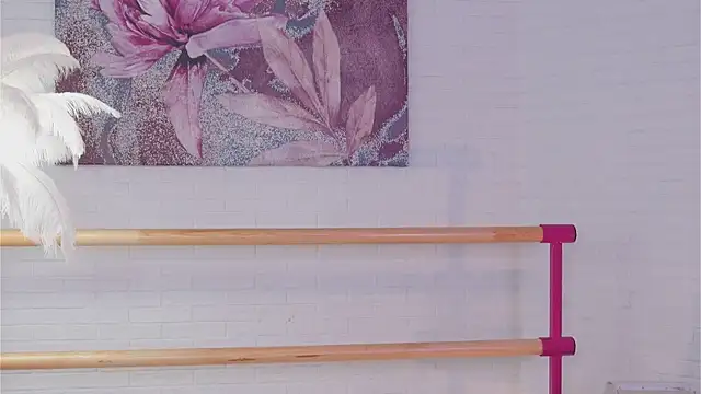 lylylovesyou online show from March 5, 8:43 am