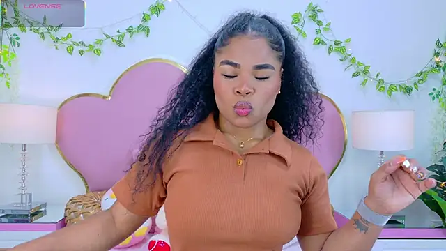 NahiaraReina online show from November 1, 1:46 pm