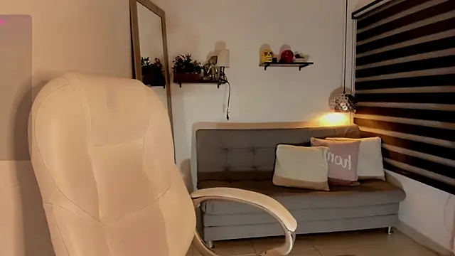 yenny garcia online show from February 9, 6:34 pm