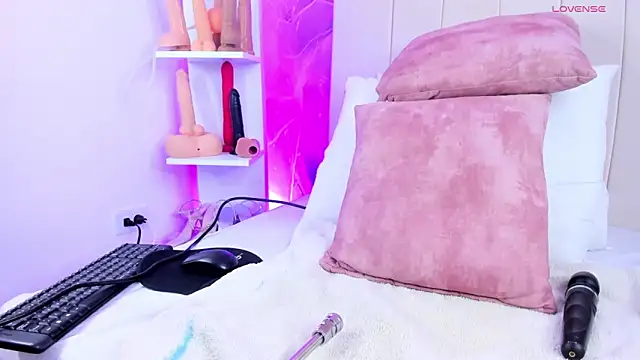 LauraSmith-01 online show from March 8, 2:01 am