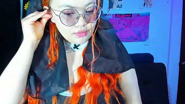 Snapshot of Lily_stone04 chatting on October 24, 7:38 am Lily stone04 online show from October 24, 7:38 am