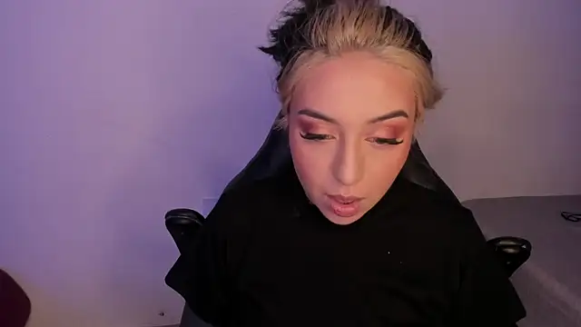 Snapshot of AnnikaMerliahh_ chatting on November 8, 9:46 pm AnnikaMerliahh online show from November 8, 9:46 pm