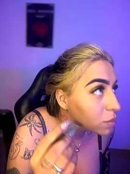 Snapshot of AnnikaMerliahh_ chatting on November 14, 3:16 am AnnikaMerliahh online show from November 14, 3:16 am