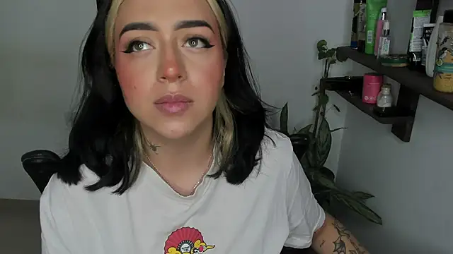 Snapshot of AnnikaMerliahh_ chatting on December 20, 1:29 pm AnnikaMerliahh online show from December 20, 1:29 pm