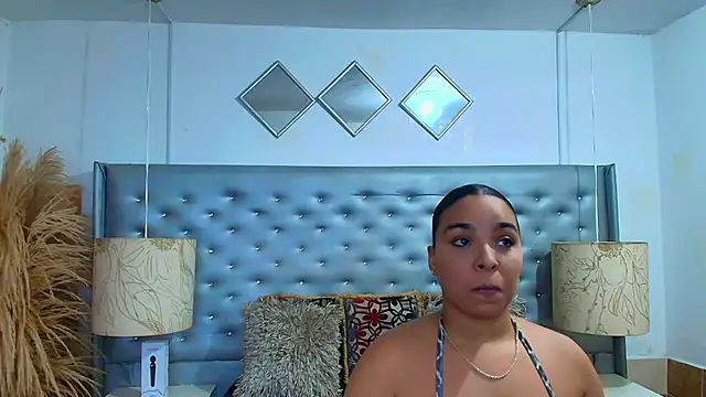 EileenBenzon online show from November 22, 6:40 pm