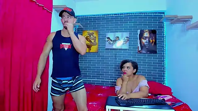 Snapshot of alessandro27yleonora chatting on December 6, 2:38 pm alessandro27yleonora online show from December 6, 2:38 pm