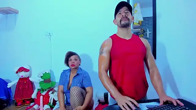 Snapshot of alessandro27yleonora chatting on December 28, 10:58 am alessandro27yleonora online show from December 28, 10:58 am