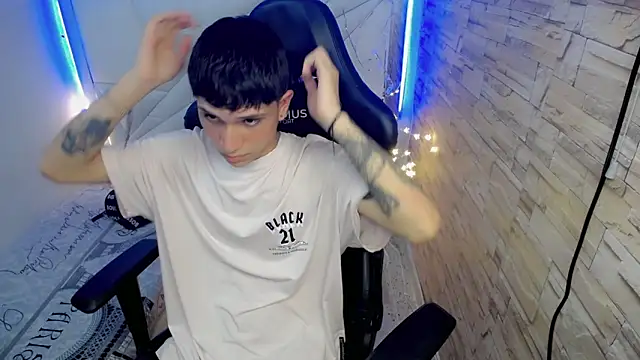 Snapshot of Brayan_lopezz chatting on December 5, 5:50 pm Brayan lopezz online show from December 5, 5:50 pm