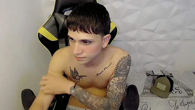 Snapshot of Brayan_lopezz chatting on January 25, 6:57 pm Brayan lopezz online show from January 25, 6:57 pm