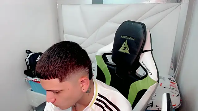 Brayan lopezz online show from January 16, 1:26 pm