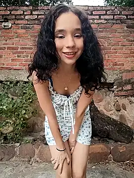 sweet outdoor charm online show from February 22, 7:45 pm