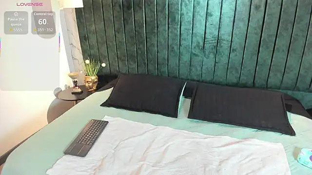 Edward max online show from April 22, 3:20 am