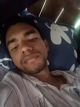 Snapshot of Reynold2608 chatting on December 2, 7:53 pm Reynold2608 online show from December 2, 7:53 pm