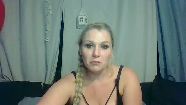 DevilsAngel13 online show from October 7, 2:53 am