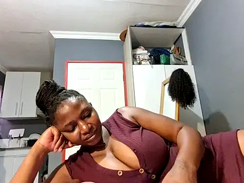 Snapshot of EbonyRose9 chatting on February 18, 1:22 pm EbonyRose9 online show from February 18, 1:22 pm