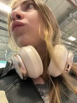 Sunny   Bunny online show from March 9, 5:17 pm