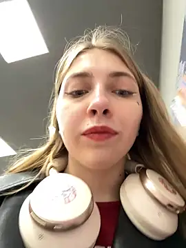 Sunny   Bunny online show from March 20, 2:32 pm