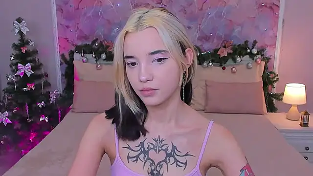 Snapshot of as1an_girlfriend chatting on December 29, 10:45 am as1an girlfriend online show from December 29, 10:45 am