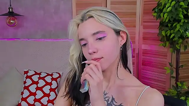 Snapshot of as1an_girlfriend chatting on March 11, 6:32 am as1an girlfriend online show from March 11, 6:32 am