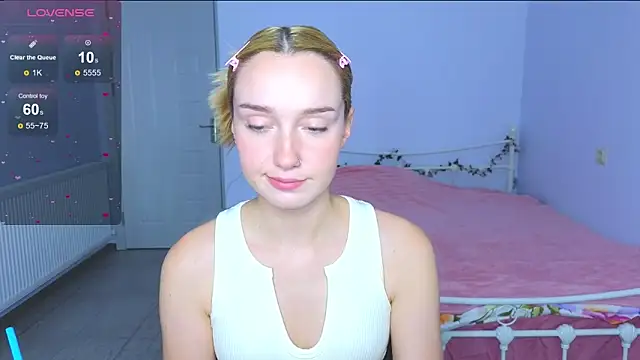 Snapshot of Wild_Sophie_ chatting on September 26, 2:32 pm Wild Sophie online show from September 26, 2:32 pm