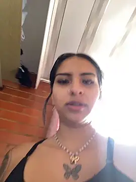 Snapshot of Hilary_pinkk chatting on November 5, 7:36 pm Hilary pinkk online show from November 5, 7:36 pm