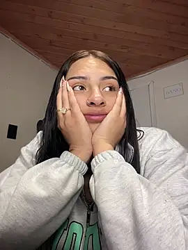 Snapshot of Hilary_pinkk chatting on November 15, 2:53 am Hilary pinkk online show from November 15, 2:53 am