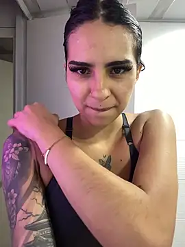 Hilary pinkk online show from January 6, 11:07 pm