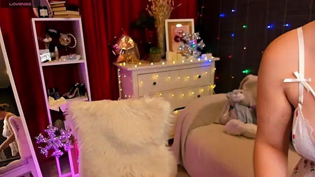 Snapshot of Ashley_Rous chatting on December 9, 1:51 am Ashley Rous online show from December 9, 1:51 am