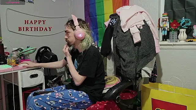 tallnerdyguy online show from February 10, 1:10 am