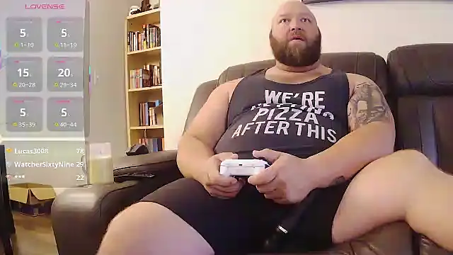 Snapshot of Strong_Bear89 chatting on October 24, 1:18 pm Strong Bear89 online show from October 24, 1:18 pm