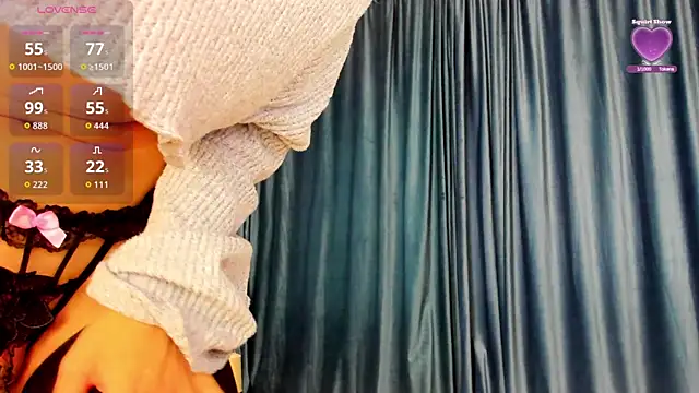 Snapshot of LaurynCopper chatting on October 10, 6:12 am LaurynCopper online show from October 10, 6:12 am