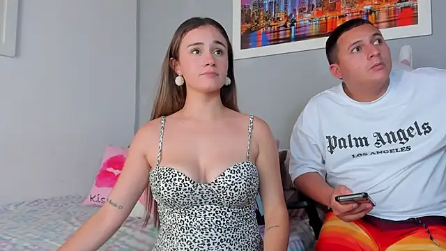 Snapshot of naughtyloverss chatting on December 6, 6:06 pm naughtyloverss online show from December 6, 6:06 pm