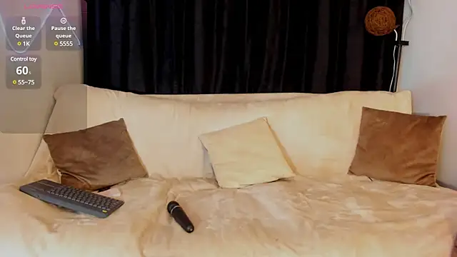 Gisell s online show from December 11, 9:45 pm