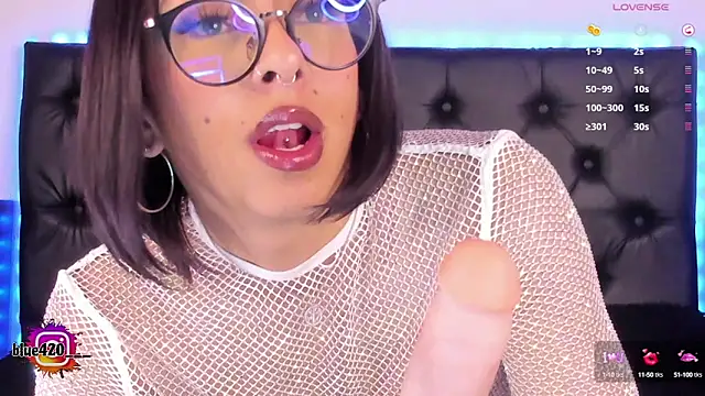 Skyler  blue4 online show from January 31, 12:39 am