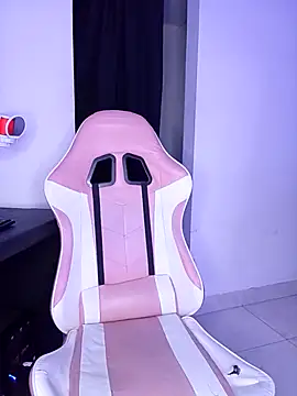 Snapshot of gwen_ashly chatting on October 22, 7:35 pm gwen ashly online show from October 22, 7:35 pm