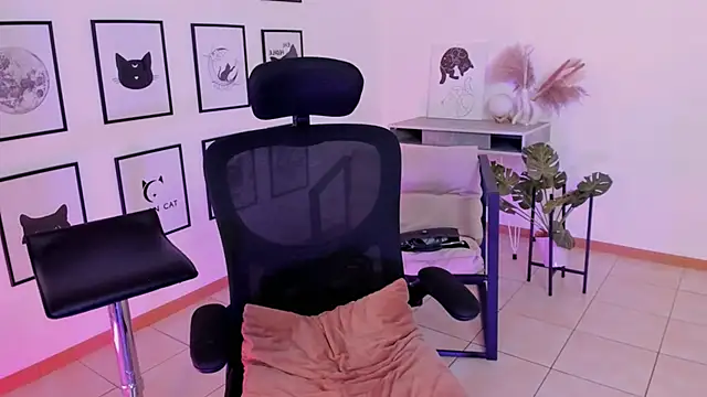 Elainebeness online show from January 7, 7:28 pm