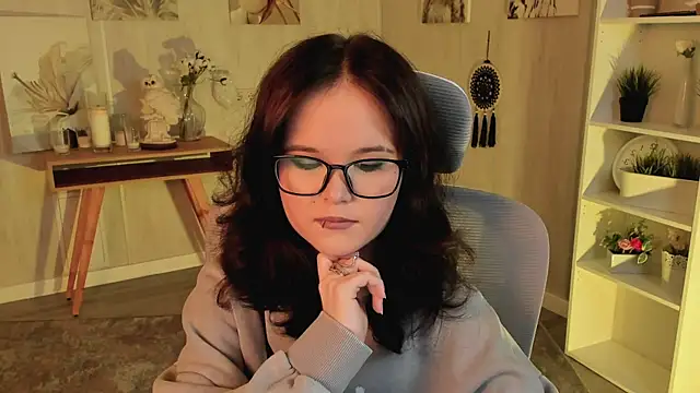 Elainebeness online show from March 22, 6:58 pm