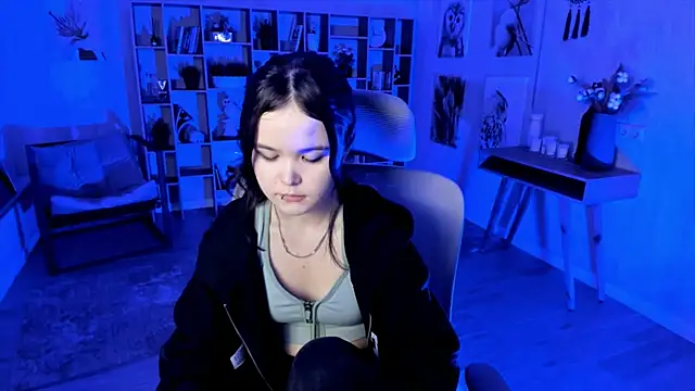 Elainebeness online show from October 15, 7:25 pm