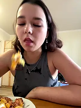 PoppyRobinson online show from December 8, 11:24 am