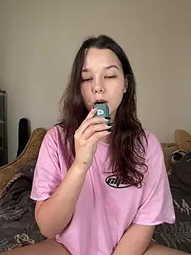 PoppyRobinson online show from January 7, 8:24 am