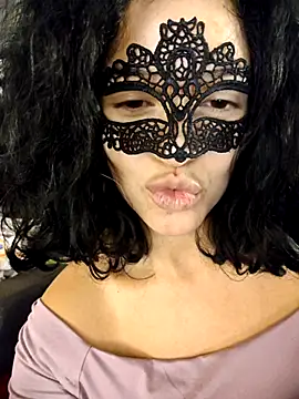 Snapshot of salomea_r chatting on December 21, 7:32 pm salomea r online show from December 21, 7:32 pm