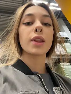 Snapshot of Cherry____Pie chatting on February 11, 9:56 pm Cherry    Pie online show from February 11, 9:56 pm