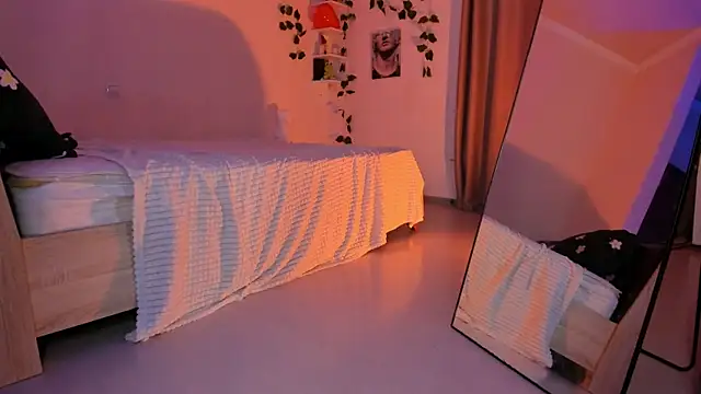 Snapshot of Emily_relish chatting on February 22, 7:25 pm Emily relish online show from February 22, 7:25 pm