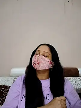 Snapshot of bigtitsqueen chatting on October 26, 6:19 am bigtitsqueen online show from October 26, 6:19 am