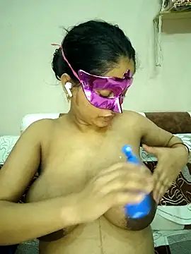 Snapshot of bigtitsqueen chatting on October 28, 5:00 am bigtitsqueen online show from October 28, 5:00 am