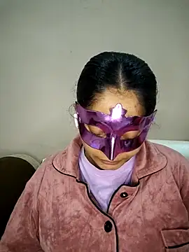 Snapshot of bigtitsqueen chatting on November 12, 4:57 am bigtitsqueen online show from November 12, 4:57 am