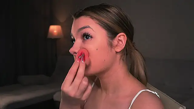 VeronaAppleberry online show from March 21, 1:24 am